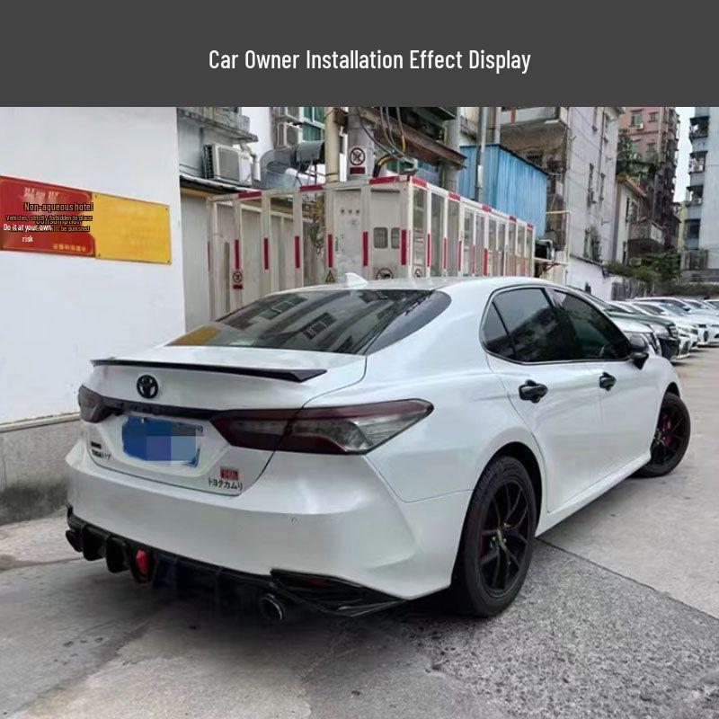 Zadný difúzor Toyota Camry 2018-2022 s navigačnými svetlami