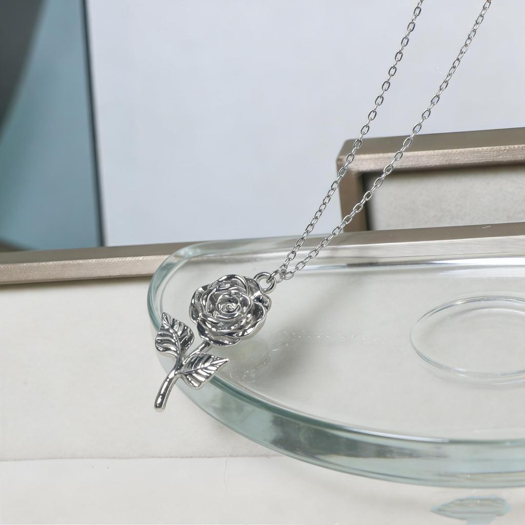 2026 High-End Retro Rose Necklace: Elegant, Versatile Flower Design for Women