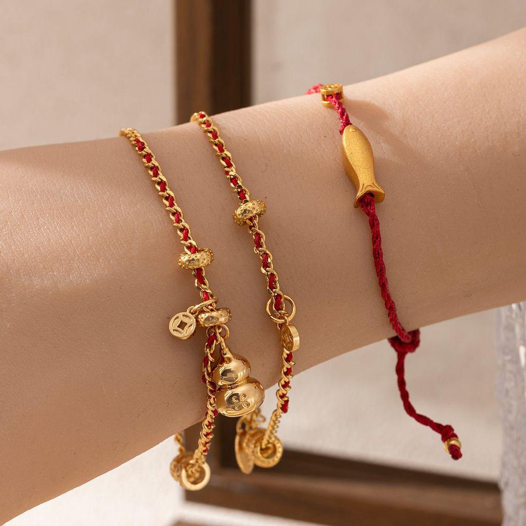 Elegant Red String Gourd Lucky Fish Bracelet: Versatile Chinese-Style with Multiple Pendants, Perfect for Autumn and Winter Fashion