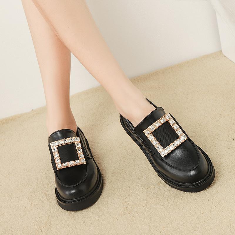 

Модные женские оксфорды с металлической пряжкой из хрусталя, британские маленькие кожаные туфли для женщин 2025, слипоны на плоской подошве, на толстом каблуке, матовые и блестящие кожаные лоферы 5