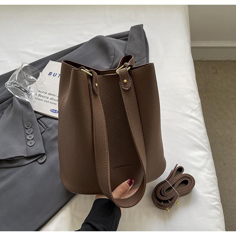Commuter Bucket Bag Women's New Large-capacity Simple Shoulder Bag Fashionable High-end Messenger Bag