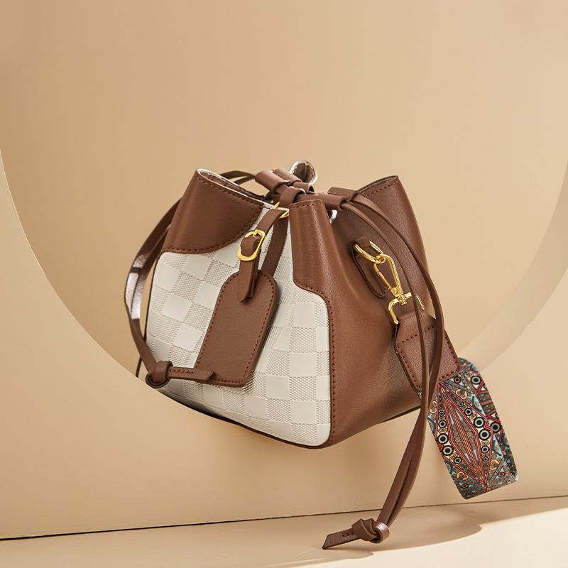 

Mrs. Qiao Bag 2025 New Fashion Color-Block Basket Wide Strap Crossbody Bag Autumn Winter Genuine Leather Women s Bag Long17CM*Wide14CM*High17C