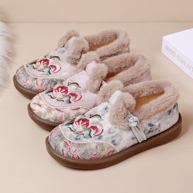 New Cotton Shoes Women's Velvet Thickened Warm Shoes Soft Sole One Pedal Comfortable Non-slip Thick Sole Embroidered Shoes