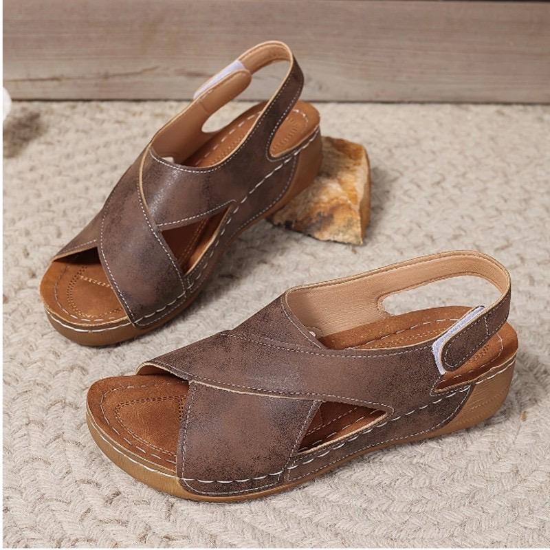 Damenschuhe2025Neue Damen Sandalen mit flachem Boden Kreuz-Klettverschluss hinten Leere Strandsandalen Romanisch Lässig Zehenfrei Keilsandalen