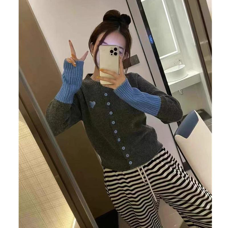 A Color-blocking, Heart-shaped Embroidered Round-neck Sweater Cardigan for Women, A Spring-like, Elegant and Slimming Knitted Top