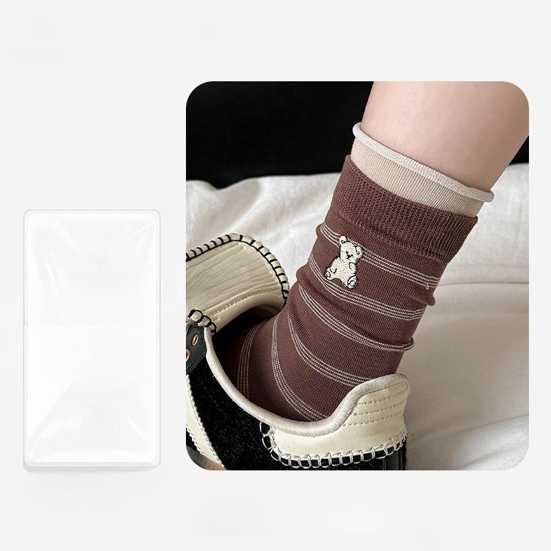 

Женские осенне-зимние полосатые контрастные цветные носки-трубы в горошек с мультяшным медведем в академическом стиле 1 pair кофейный