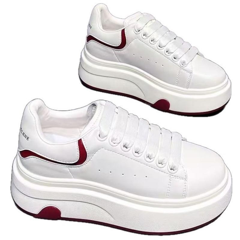 Studentenmode vielseitige Plateau weiße Schuhe Damen Herbst neu kleine Höhenerhöhung Sport und Freizeit Board Schuhe