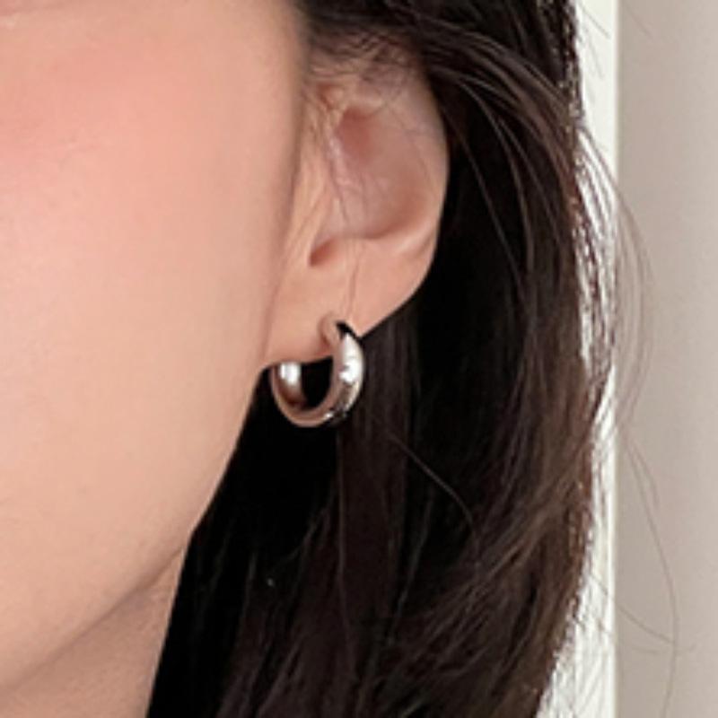 Minimalist Geometric Circle Earrings Women's Fashion Personality Versatile Plated INS Style Back-to-school Ambience Trendy Daily Jewelry
