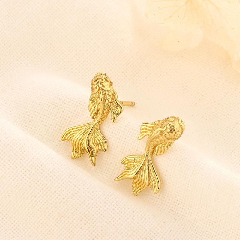New Chinese Light Luxury Gold Koi Fish Earrings Exquisite Carved Goldfish Studs Fashionable Personalized High End Jewelry