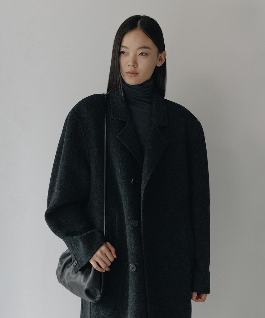 Beullaengkeulumumeon Letters Roll Neck_Charcoal Navy