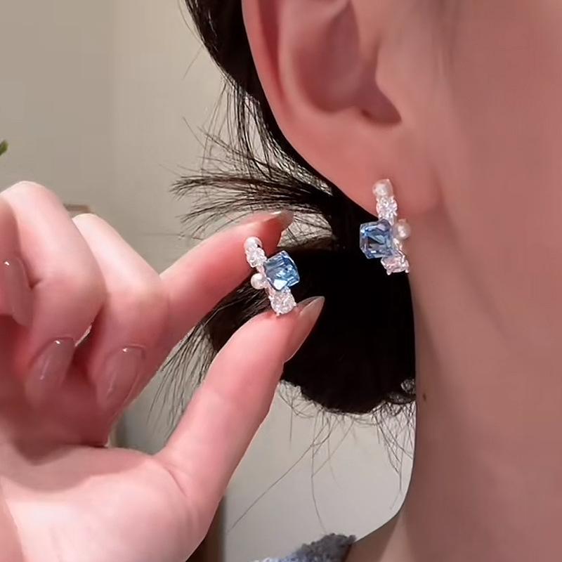 High-End Blue Zirconia and Pearl Stud Earrings - Versatile Luxury Crystal Ear Accessories for Spring/Summer.