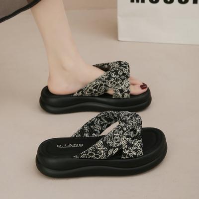 Cool-Sandalen mit dicker Sohle für Damen Sommer 2025 neuer Feenstil mit Rock, modische Einwort-Strandsandalen mit dicker Sohle