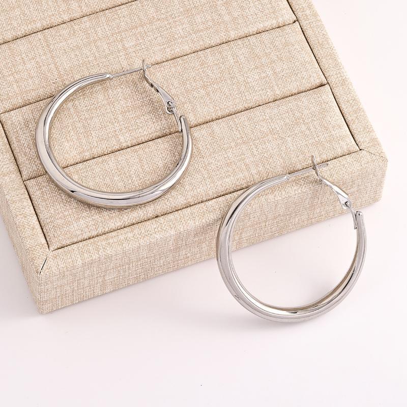 Trendy Gold Crisscross Wide Hoop Clip-On Earrings Minimalist Non-Pierced Jewelry for Women Daily Party Wear