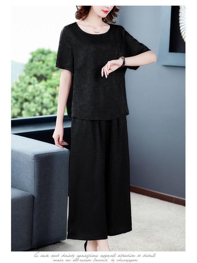 2026 Summer Fashionable Plus Size Two-Piece Suit for Women - Stylish, Loose, Slimming Short Sleeve Set for Middle-Aged Mothers