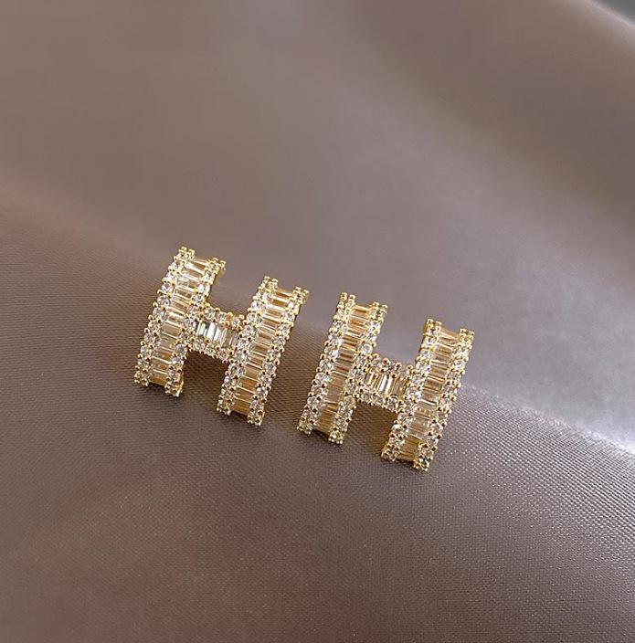 

Подвеска из позолоченной меди с бриллиантом, ожерелье H - Элегантный минималистичный женский аксессуар