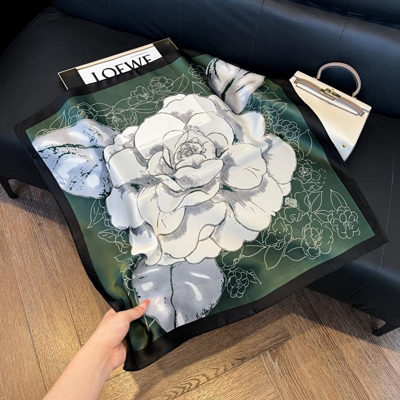 New silk scarf women's fashion versatile high-end small square scarf Korean version neck protection scarf spring and autumn retro scarf binding bag