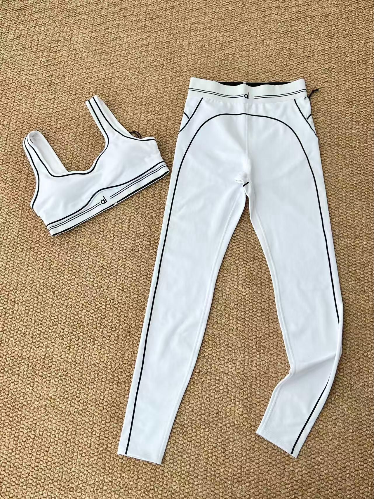 

High Waist Elastic Yoga Set: Premium Fabric, Breathable, Perfect for Pilates, Sports, and Casual Running S