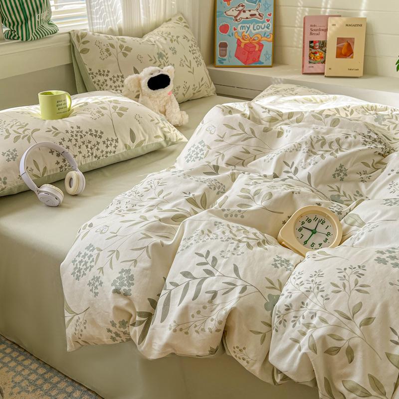 Cotton Four-Piece Bedding Set - Student Dormitory Version A: 100% Xinjiang Cotton, Version B: Traditional Water-Washed Sheets & Duvet Covers.