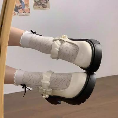 Sapatos Mary Jane franceses pequenos de couro femininos plataforma 2025 primavera e verão novos para aumentar altura jk bico redondo salto grosso doce para saia sapatos de salto único