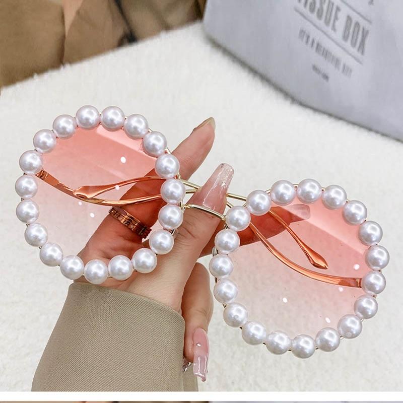 2024 New Luxury Round Frame Pearl Sunglasses Women Men Ins Fashion Metal Wave Leg Gradient Sun Glasses Traveling Oculos UV400