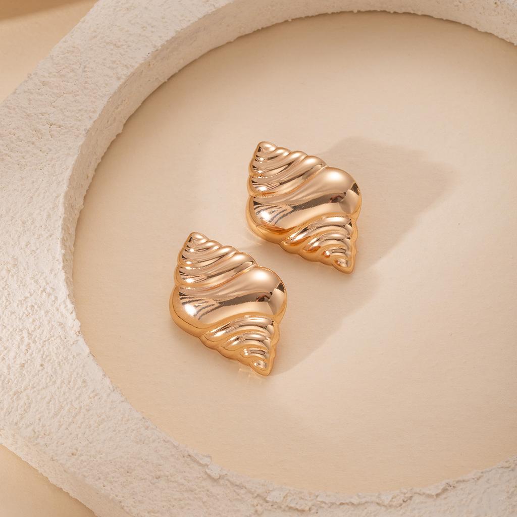 Summer Seaside Wind Golden Conch Stud Earrings Exaggerated Personality High Sense Light Luxury Earrings Niche Fashion Earrings