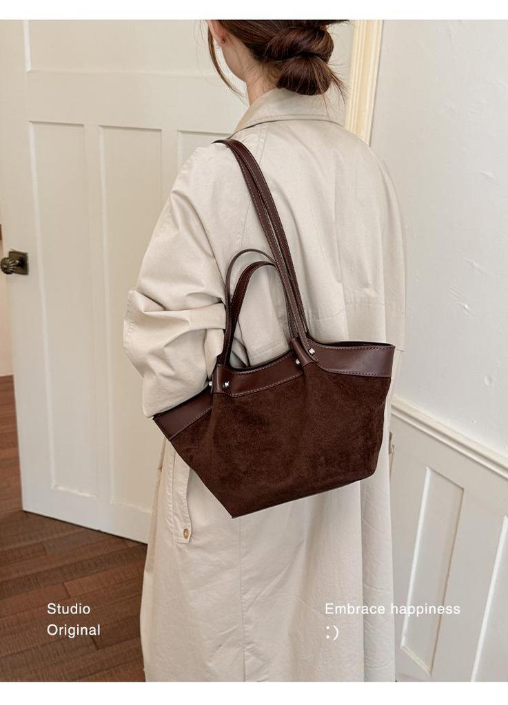 2026 Women's Retro Suede Tote: Large Capacity, Versatile Single Shoulder Bag for Autumn/Winter Commuting