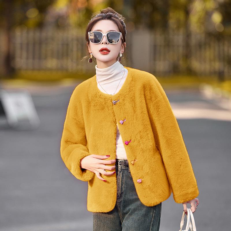 

Короткая шуба из искусственного меха норки на осень/зиму 2024 с круглым вырезом S (90-110 Jin) жёлтый