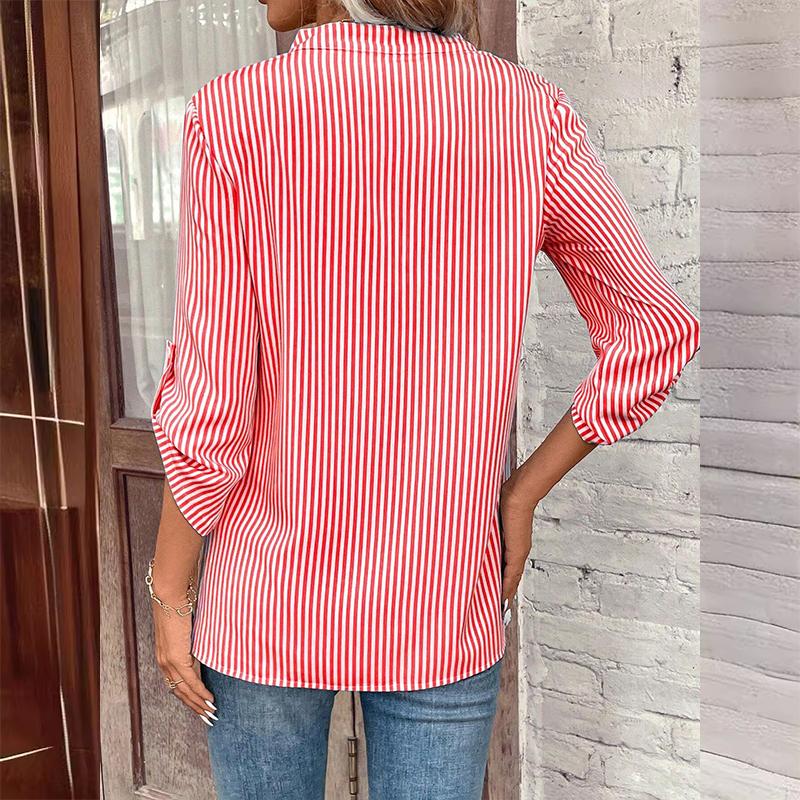 Dámský svetr s výstřihem do V, pruhovaným potiskem a dlouhým rukávem, ležérní košile