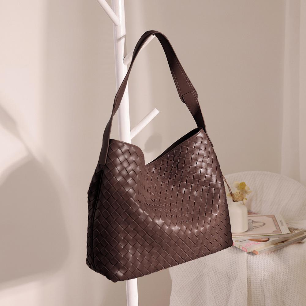 Bolsa feminina de couro explosiva transfronteiriça, bolsa tote tecida simples e moderna, bolsa de mão com ombro de grande capacidade, couro bovino feminino