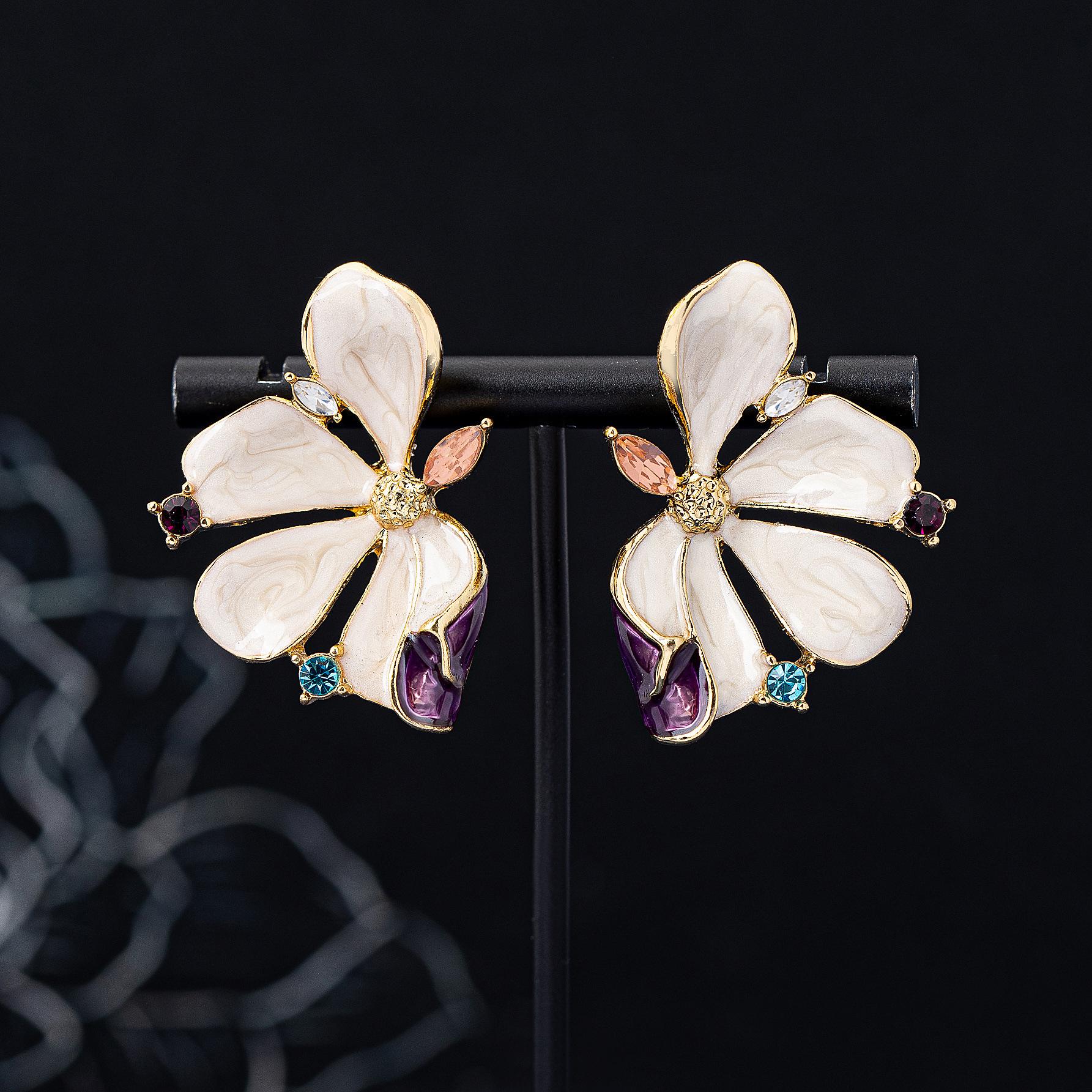 

Модные серьги-подвески для женщин белый