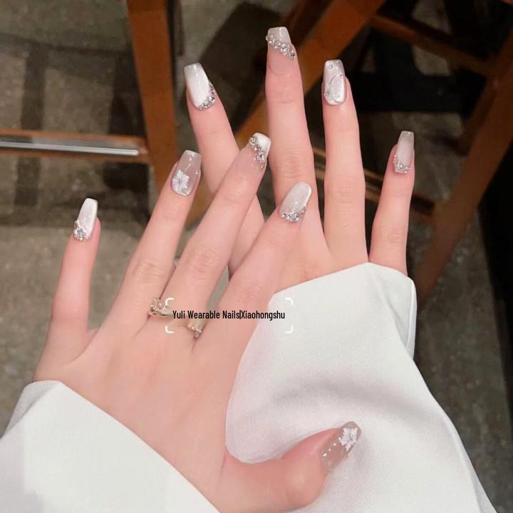 Xiaohongshu's Best-Selling Delicate Fairy Diamond Cat Eye Flower Press-On Nails: Handcrafted, Skin-Whitening, High-Quality Boutique Manicure.