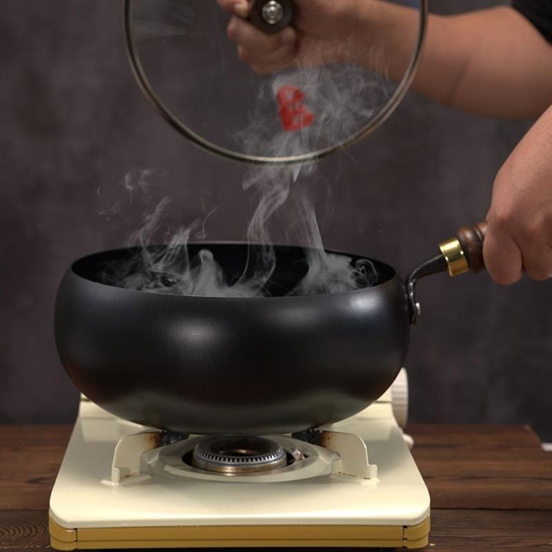 Large Capacity 24cm Chinese Cast Iron Cooking Pan Nonstick Coating For Healthy Frying And Stewing