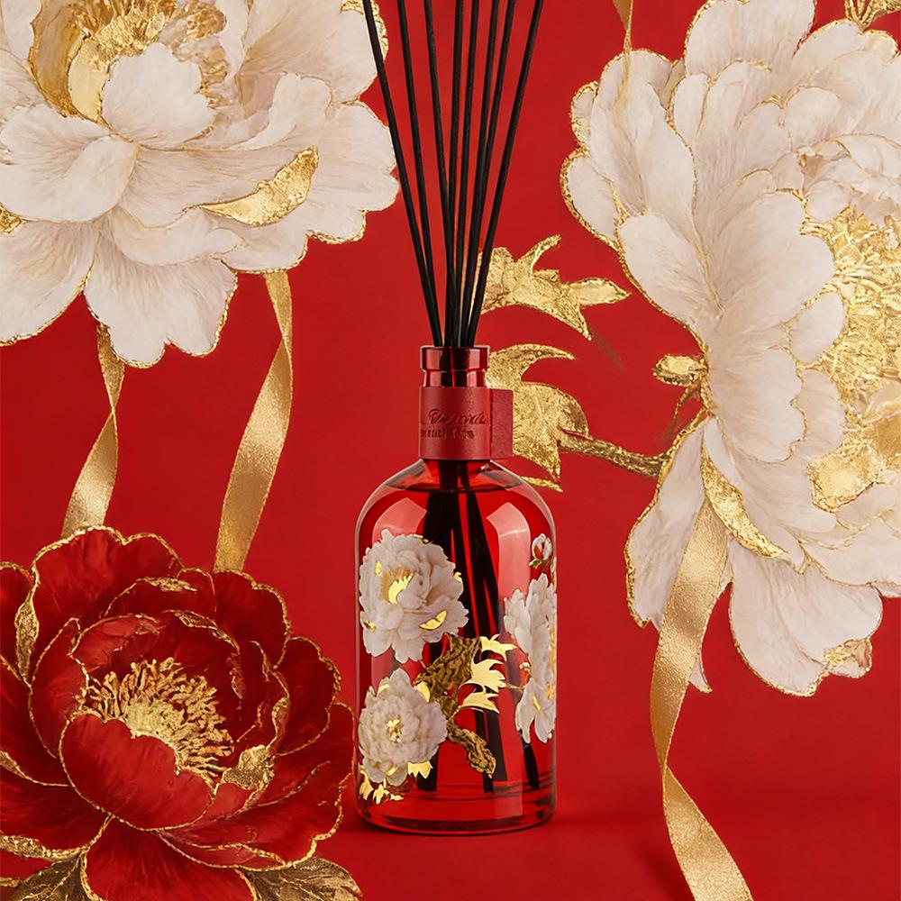 Luxury New Year Aromatherapy Gift Set: Indoor Essential Oil Diffuser with Flameless Display and Customization Options. Shangri-La