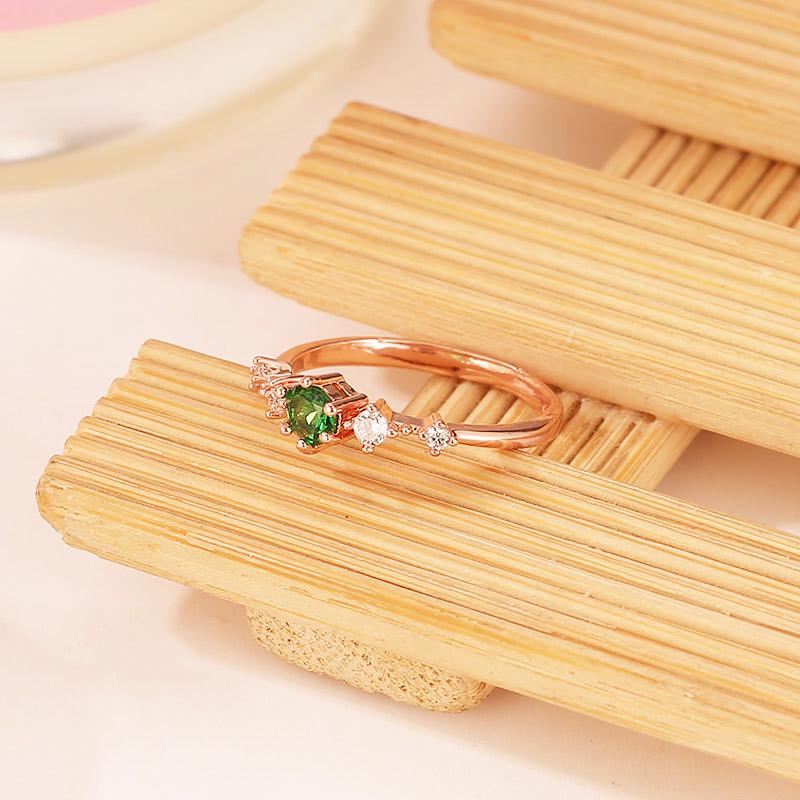 D048 Stylish Diamond-Inlaid Metal Ring - Small Fresh Copper Design for Women