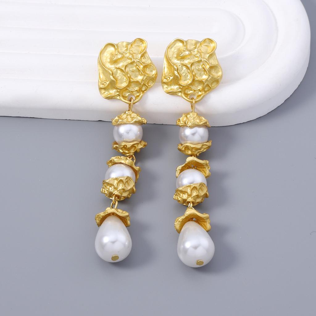 Medieval retro court-style earrings, floral pearl earrings, alloy high-end design earrings
