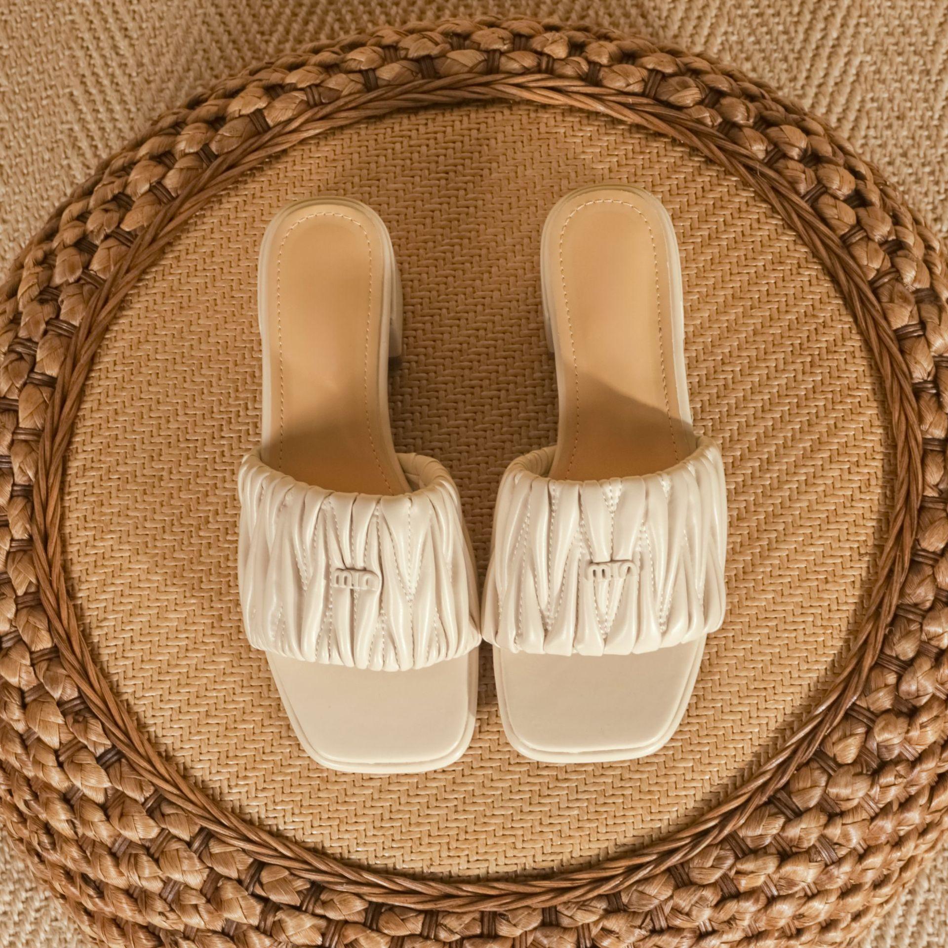 

Grape mother cool slippers women s high-end 2025 high-heeled slippers women s wrinkle French casual shoes children 35