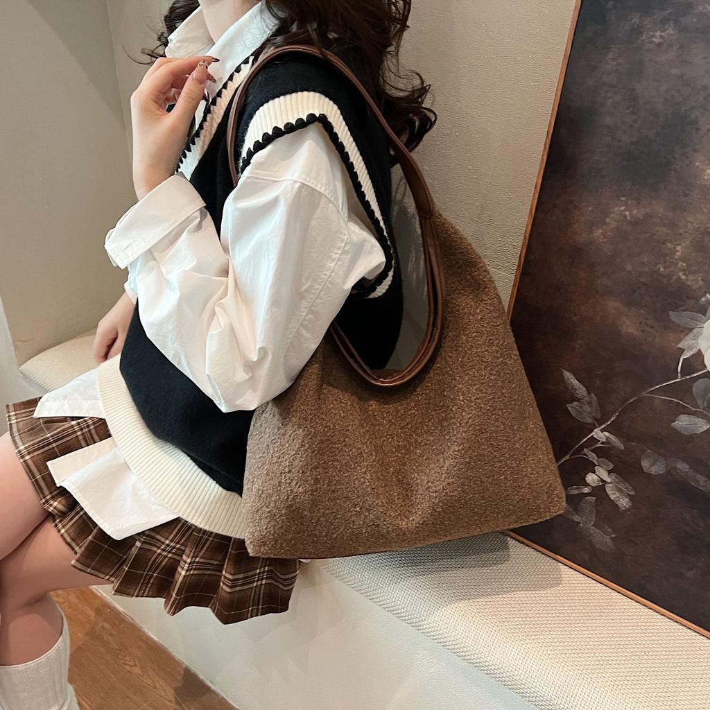 Retro Casual Large-capacity Tote Bag Women's 2025 Autumn and Winter New Fashion Trend Underarm Bag Commuter Versatile Women's Bag