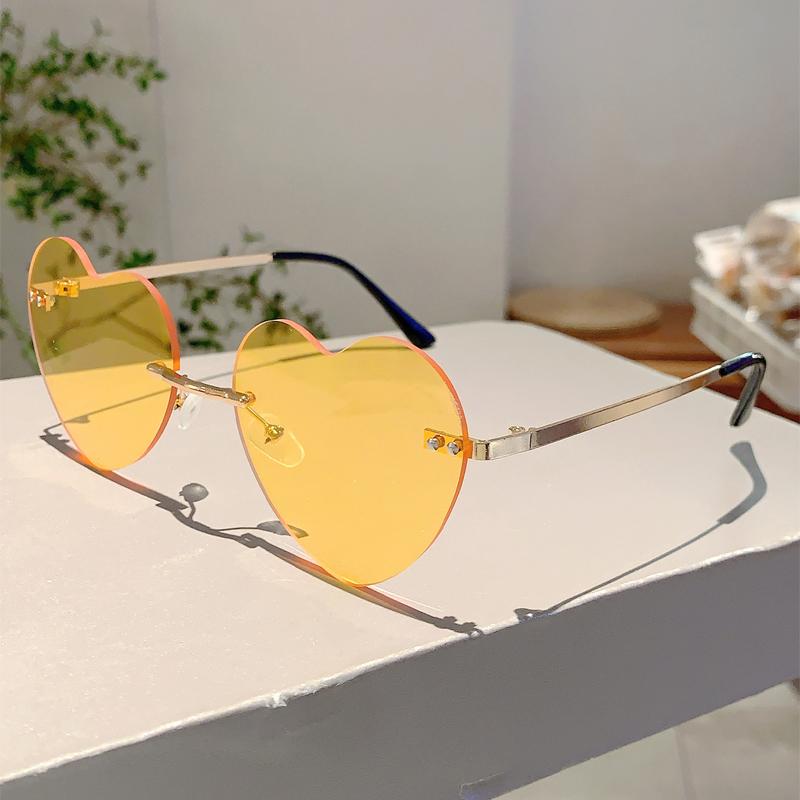 Cute Heart Shape Sunglasses Fashion Vintage Rimless Solid Color Shades Women Retro Trendy Brand Design Beach Sun Glasses