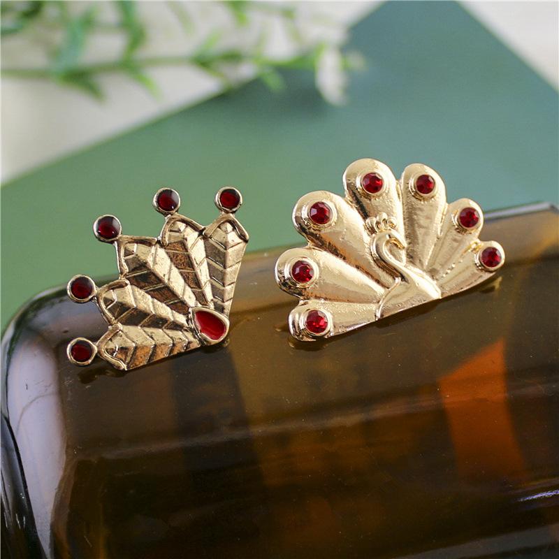 Hot 1Pc Crystal Diamond Peacock Animal Pin Anime Creative Fantail Brooch Role Play Props Men And Women Backpack Jewelry Gift