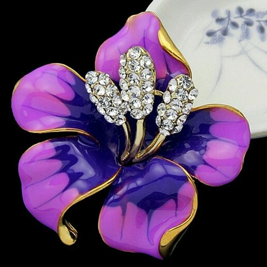 Elegant Rhinestone Lily Brooch – High-End Painted Flower Pin for Weddings