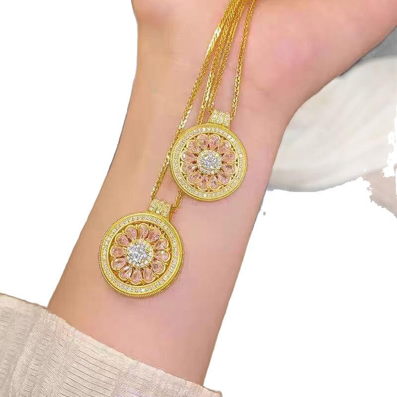 [Rose Window] Golden Pink Eight Treasures Compass Pendant Necklace Niche Design Sense Exquisite Heavy Industry Versatile Necklace