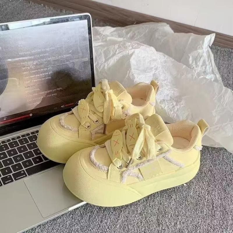 Springtime Versatile and Non-conflicting Shoes for Women Thick-soled White Sneakers and Niche Bread-shaped Shoes