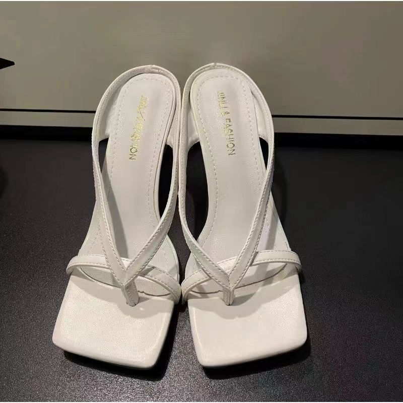 High-value niche square heel popular one-word drag 2025 summer new cool slippers wear-resistant toe high-heeled sandals tide