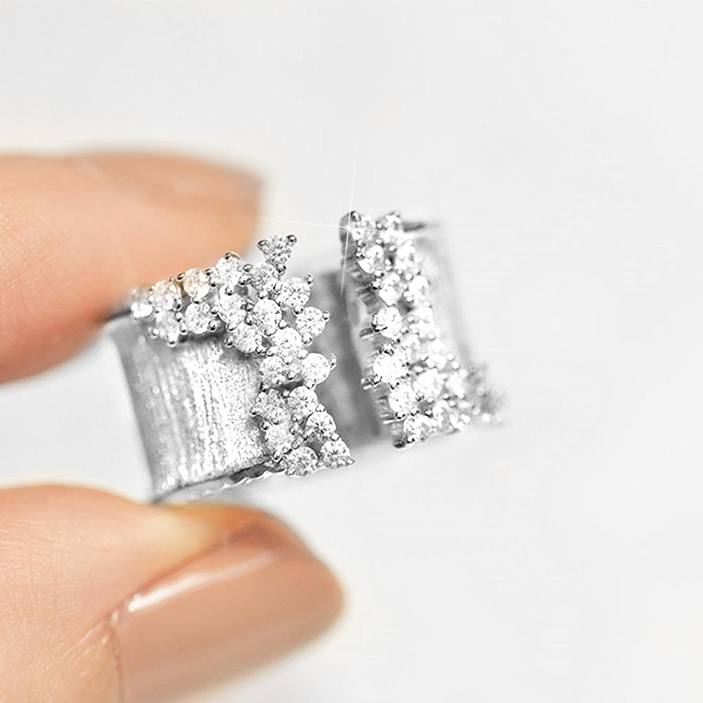 Huitan 2022 New Fashion Women's Finger Ring with CZ Stone Wiredrawing Effect Gold Color Wide Rings Luxury Female Zircon Party
