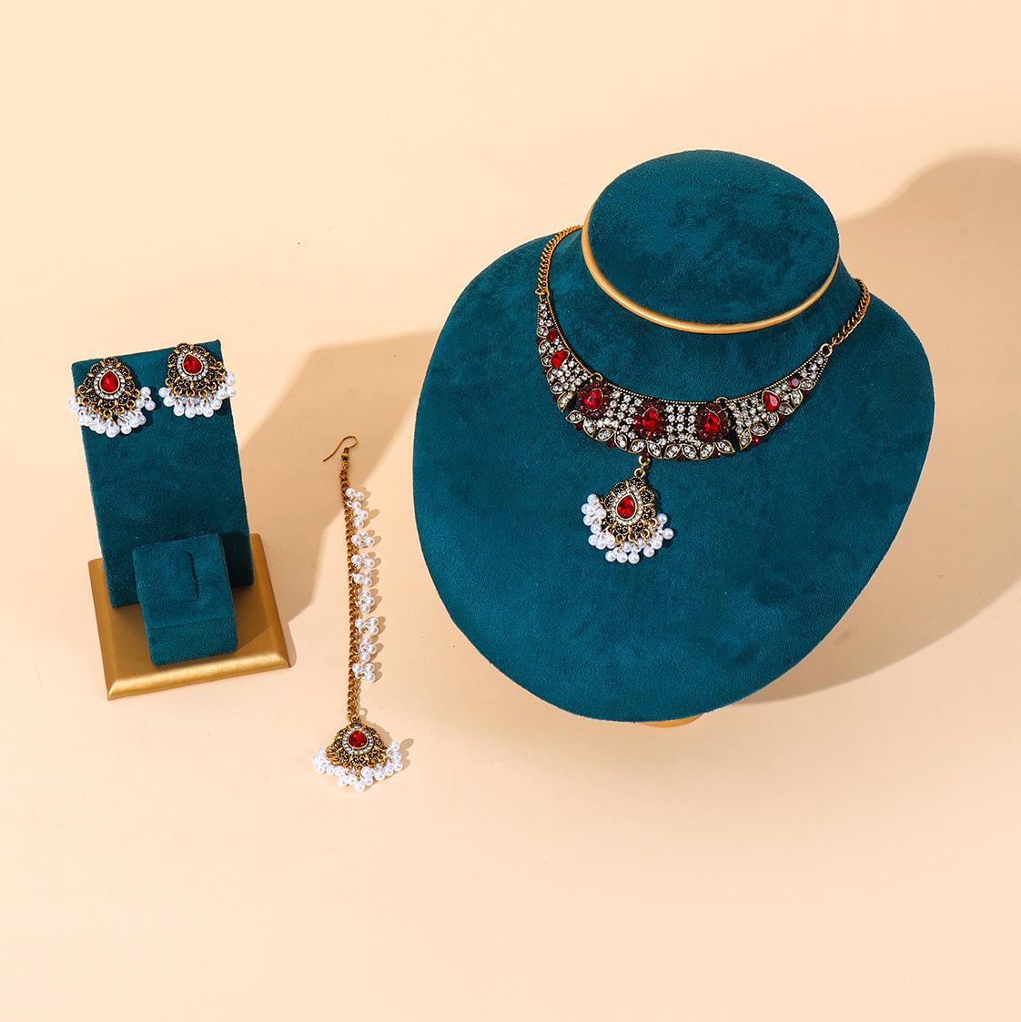 

Vintage European - American Style Metal Jewelry Set - Trendy Necklace , Earrings & Hair Accessory for Women красный