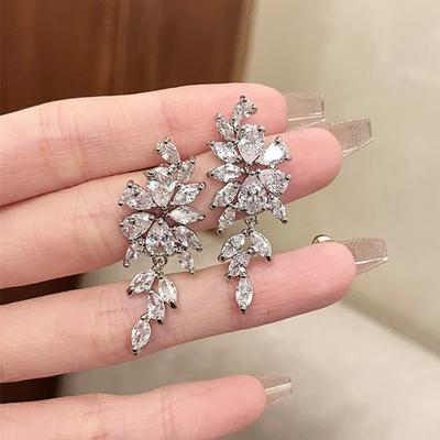 Orecchini di Lusso Super Flash, Orecchini a Perno con Design Temperamento a Foglia, Lunghi Orecchini Squisiti a Forma di Fiore di Glicine per Donna