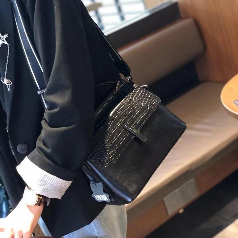 Leather Women's Bag, Retro and High-end Commuter Handbag, A Versatile Tote Bag for Women