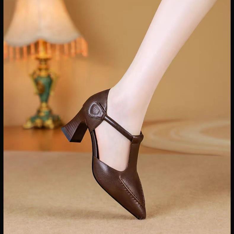 

Baotou sandals children s summer 2025 new pointed stiletto one-word Velcro with leather sewing line high heels 40 темно-коричневого