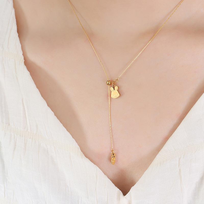 

Ожерелье из титановой стали с изображением кролика-морковки, летняя цепочка на ключицу, нишевый дизайн, универсальная трендовая бижутерия с покрытием из 18-каратного золота