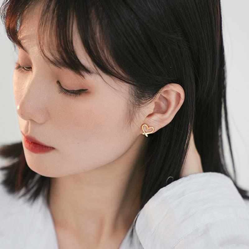 Versatile Heart Ear Clips for Women: No Piercing Needed, Comfortable for Sleep, Stylish Peach Heart Design